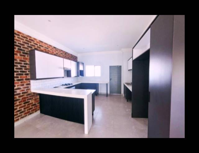 3 BEDROOM APARTMENT FOR SALE IN BRYANSTON